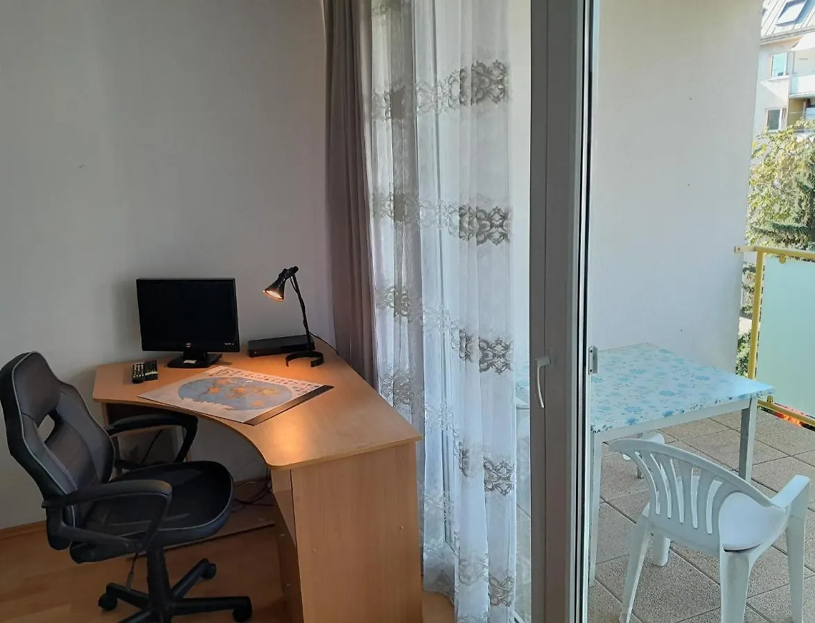 Serviced Apartment With Sunny Balcony Vienna