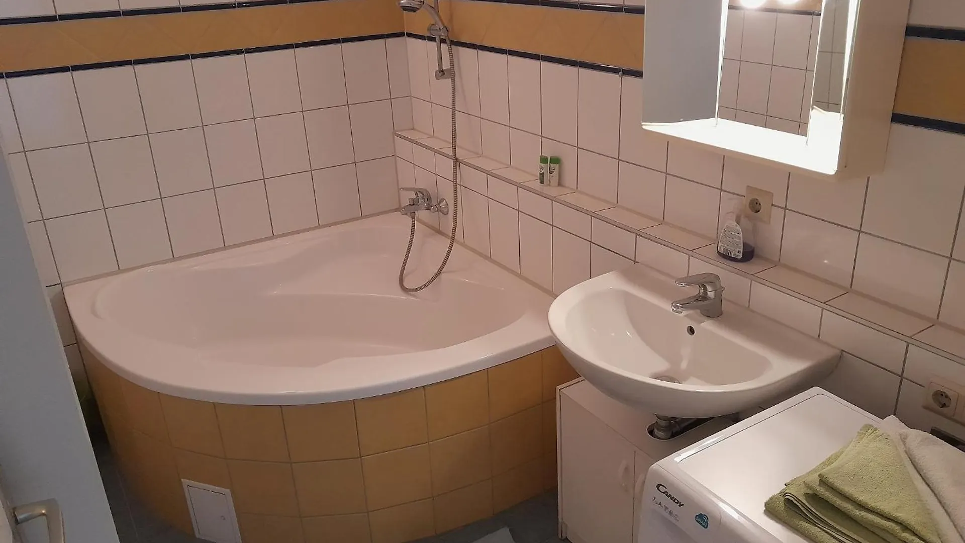 Serviced Apartment With Sunny Balcony Vienna
