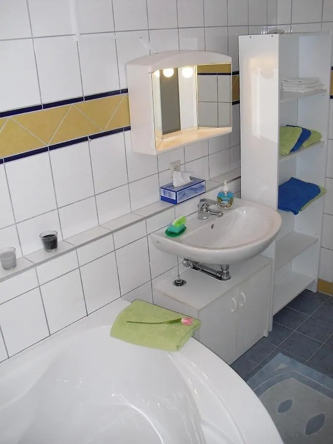 Serviced Apartment With Sunny Balcony Vienna